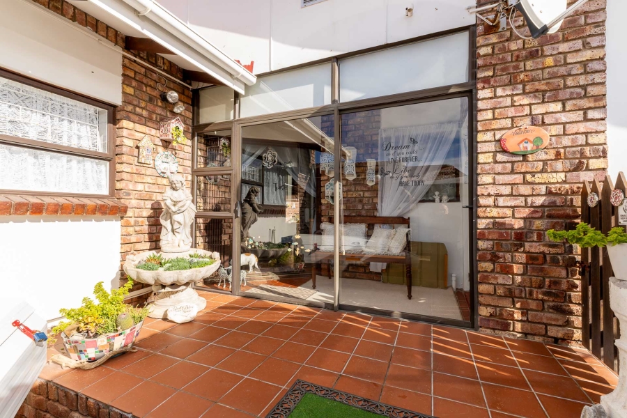 3 Bedroom Property for Sale in Deoville Park Western Cape